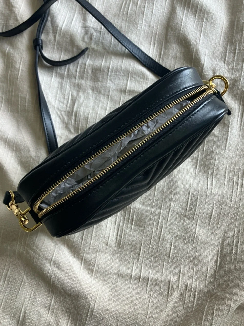 Quince Italian Leather Quilted Crossbody Bag with small flaw NWOT - Picture 3 of 9